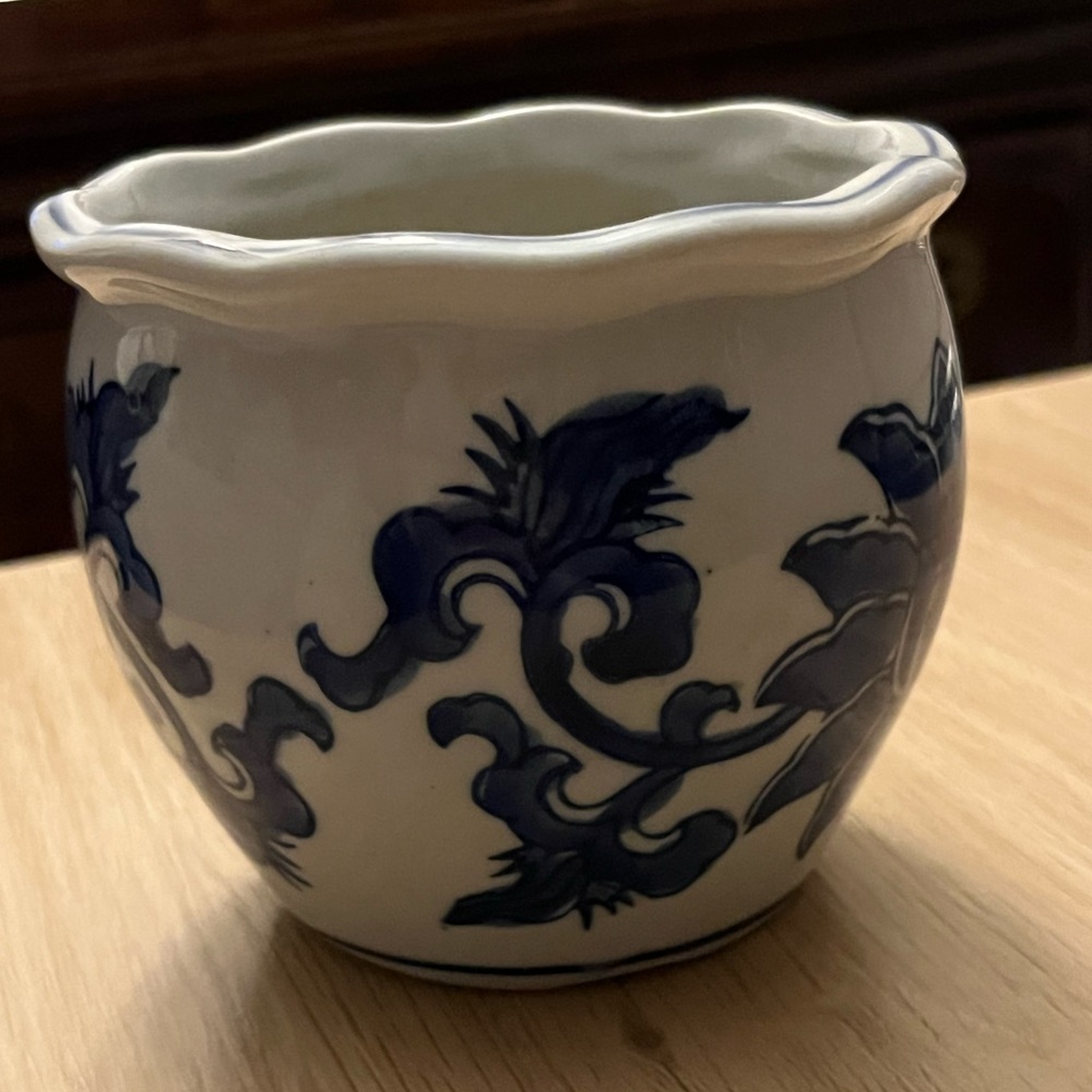 Vintage Chinese Cobalt Blue And White Small Cachepot, 3.5" x 4"